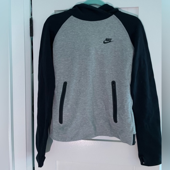 Nike Women’s Sweater - Picture 1 of 4